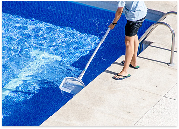 Pembersihan Kolam Renang
